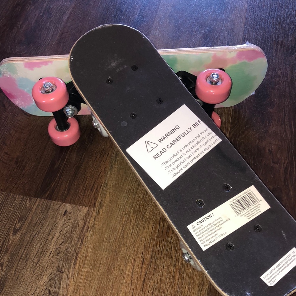 😎 Brand new small skateboard 😎